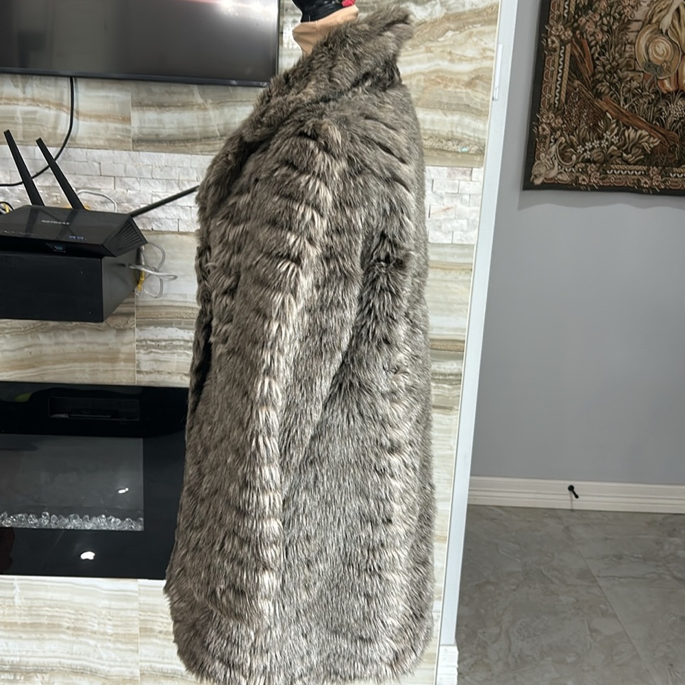 Versailles by Hillmoor Faux Fur Grey Fox. Size M/L - Picture 3 of 12